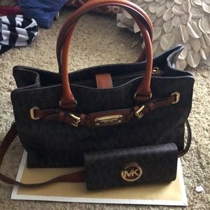 Micheal Kors matching purse and wallet